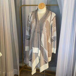 14th & Union Beige and White Geometric Cardigan